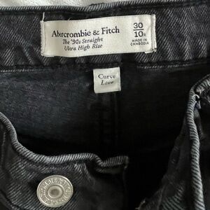 Abercrombie 90’s Straight High Rise Curve Love Jeans